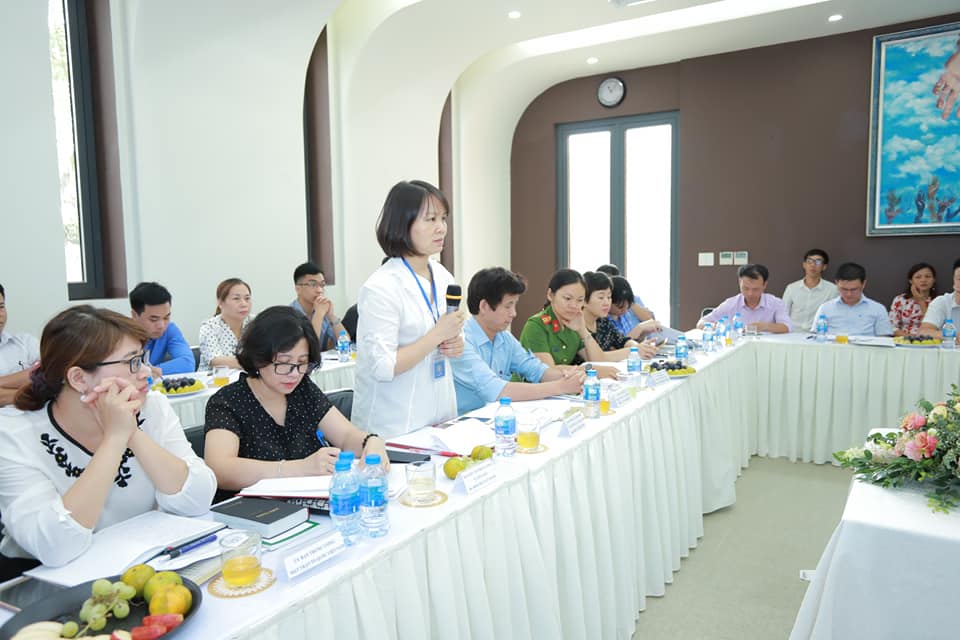 Bà Thiều Thị Hương, Vụ Trưởng Vụ Tin Lành Ban Tôn giáo Chính phủ làm trưởng đoàn công tác.